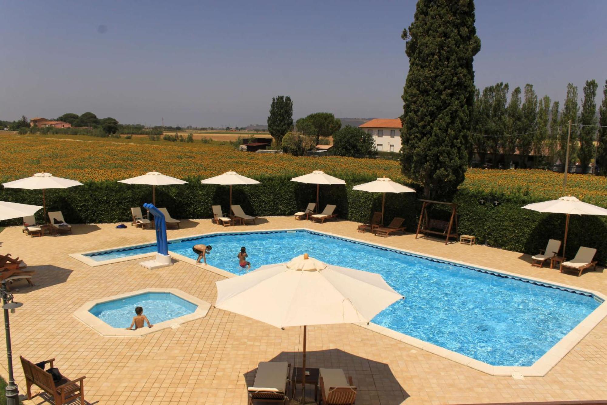 Podere Tre Cipressi Aparthotel Campiglia Marittima Bagian luar foto