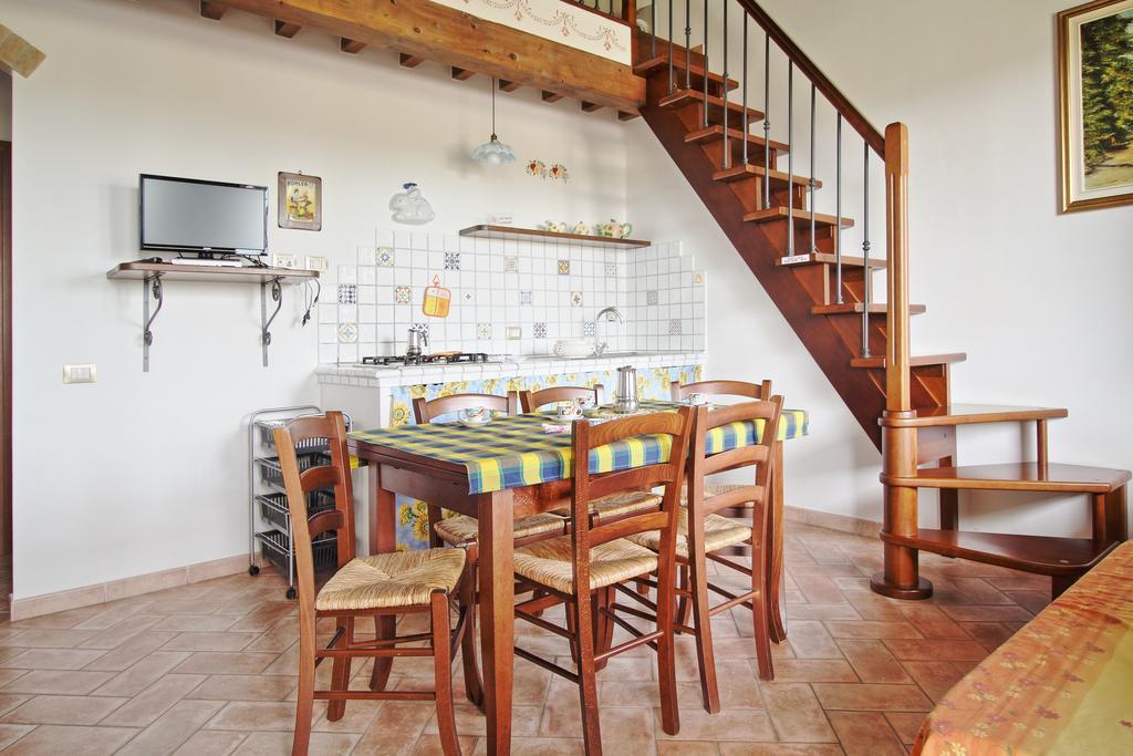 Podere Tre Cipressi Aparthotel Campiglia Marittima Bagian luar foto