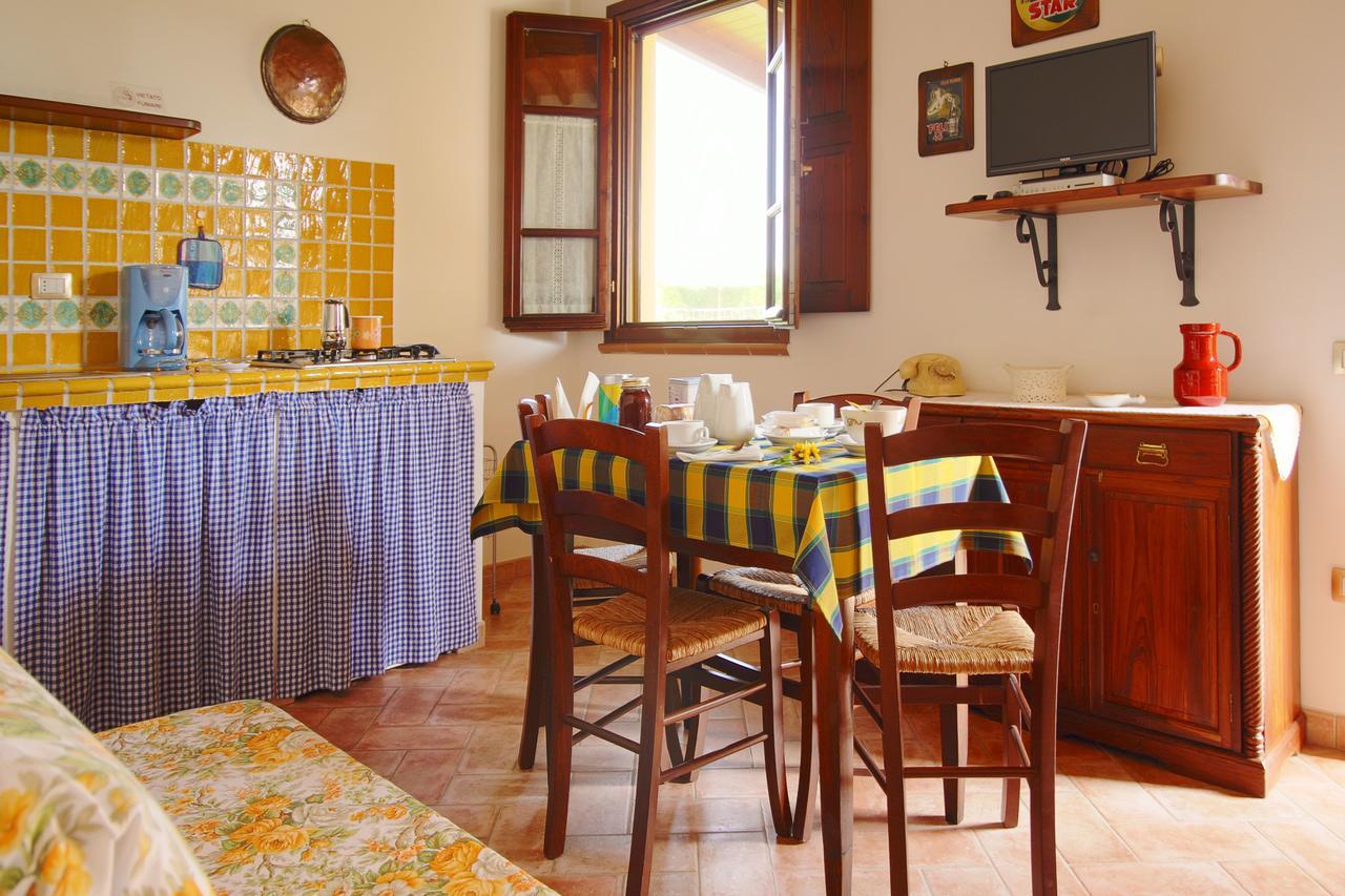 Podere Tre Cipressi Aparthotel Campiglia Marittima Bagian luar foto