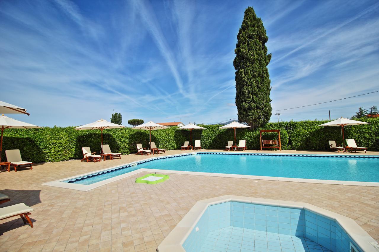 Podere Tre Cipressi Aparthotel Campiglia Marittima Bagian luar foto